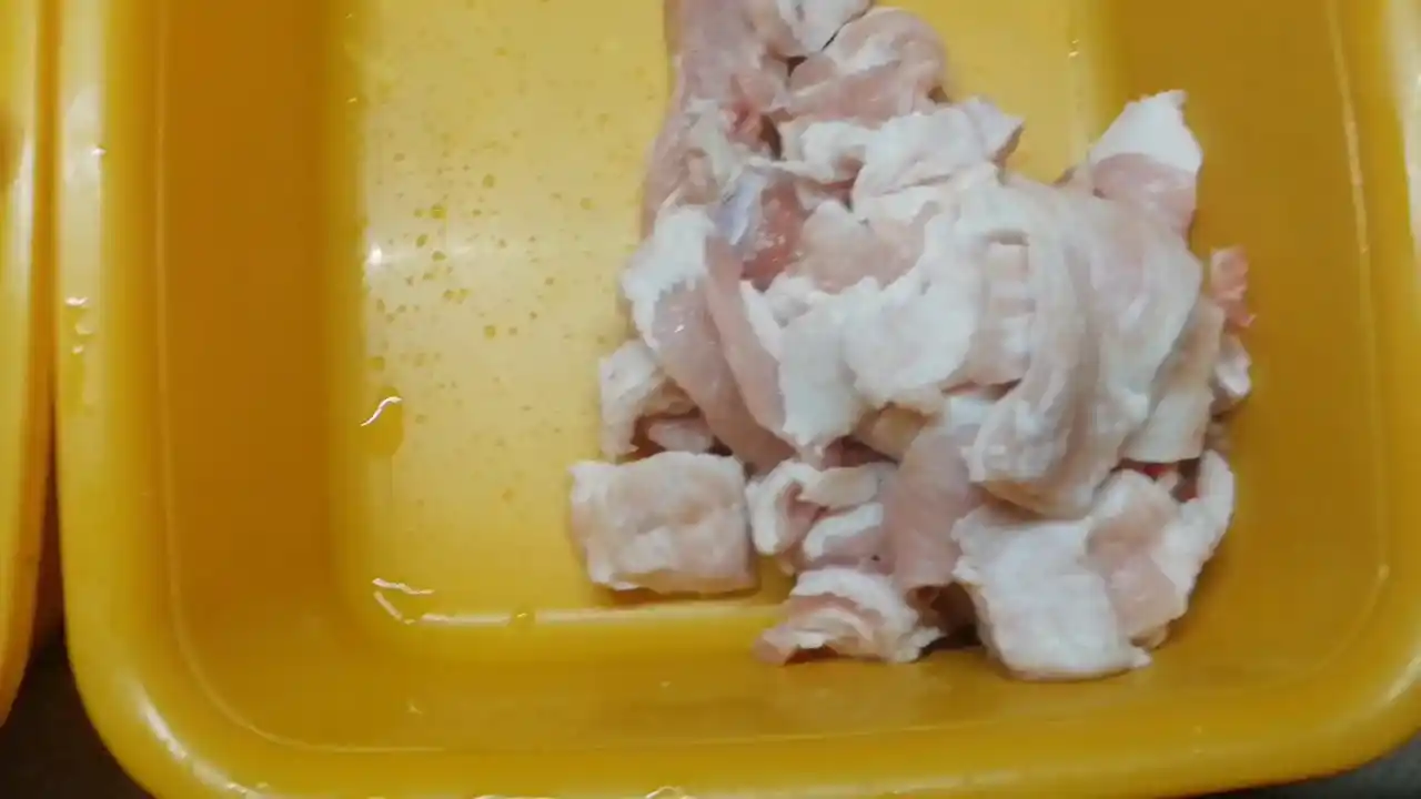 mięso tłuste na białą kiełbasę